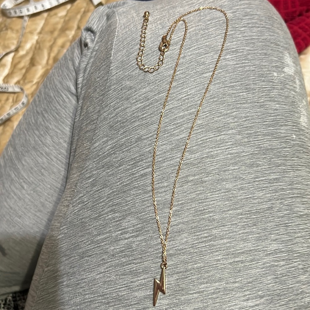 Gold lightning bolt ⚡️